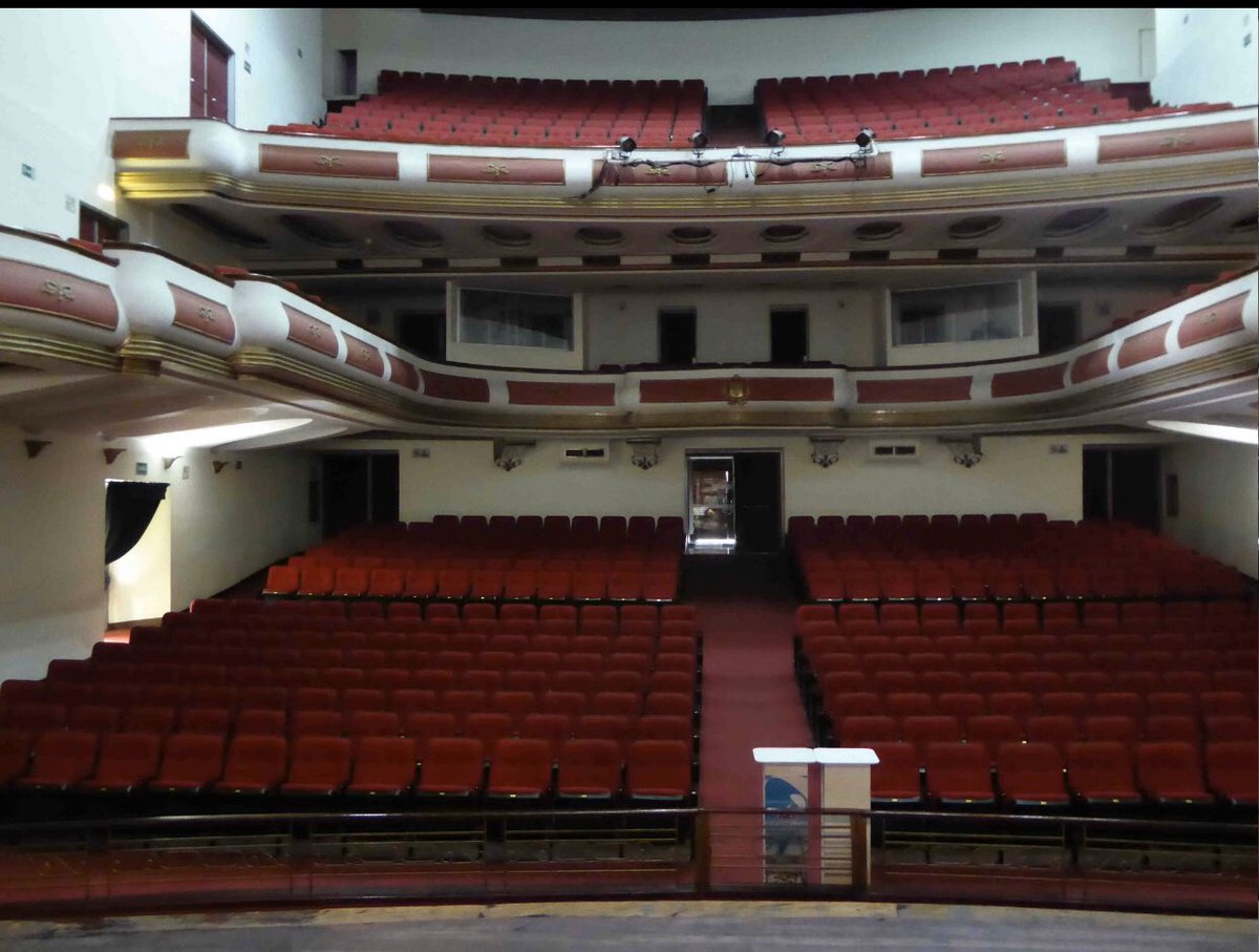 ajsilva1040's tweet photo. Aquí empezó todo. Aquí nació, 27 años atrás, en un simpático duelo dramático de actores de provincia, nuestra maravillosa historia de vida y amor. Desde su cuna estuvo tocada por lo utópico y lo mágico. Amor romántico y cabeza fría, fue la alquimia que nos trajo hasta aquí. https://t.co/093xGScpha