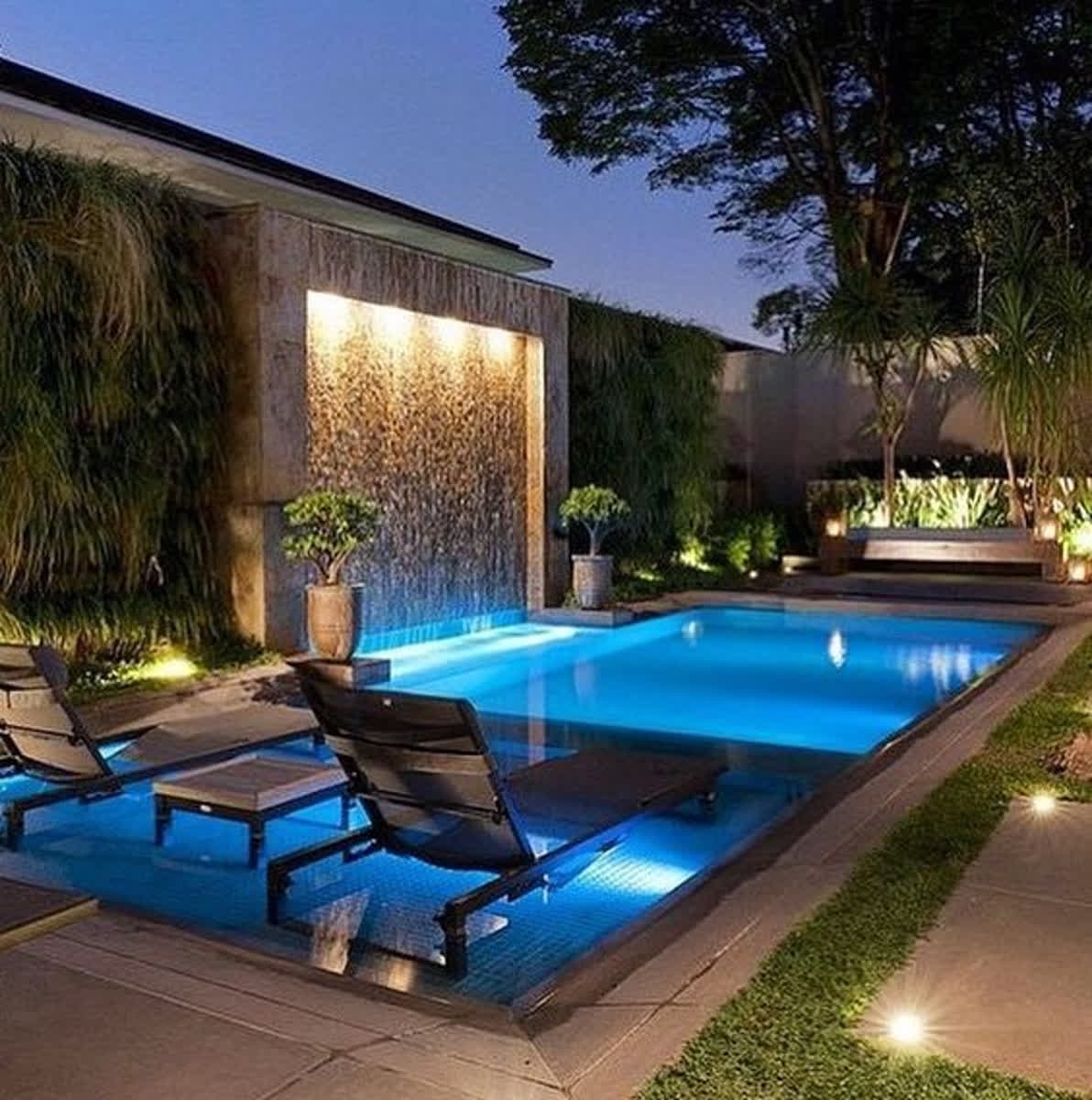 FERRONPISCINAS's tweet image. Si por algo ha sorprendido 2019 ha sido por la innovación constante en el ámbito de las piscinas 👏. Un sector que no se queda atrás y que cada vez más incorpora nuevos atractivos para aquellos que quieren reformar la suya o construir una de cero. 😍

✨ qoo.ly/33jyin