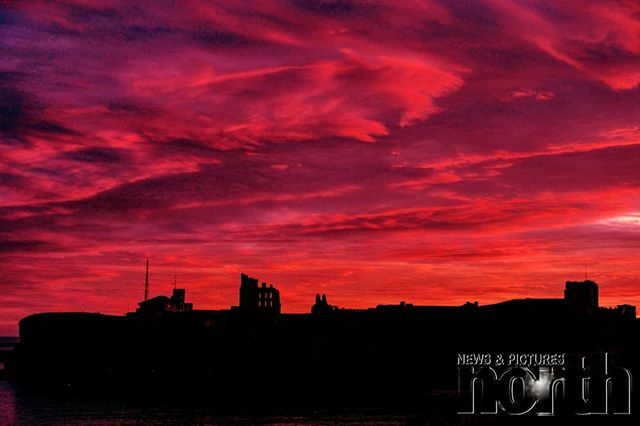 WillWalkerNNP's tweet photo. #sunset #sunsetphotography #sea #longexposure #color #colour #HTers #HashTags #colorful #colors
#everydayeverywhere #artphoto #amazing #artistic #bestphoto #cool #instaphoto #instapic #instashot
#photo #photograph #photography #photos #photoshot #photo… https://t.co/diSvRFJTyg https://t.co/aSa9LT5Fw8