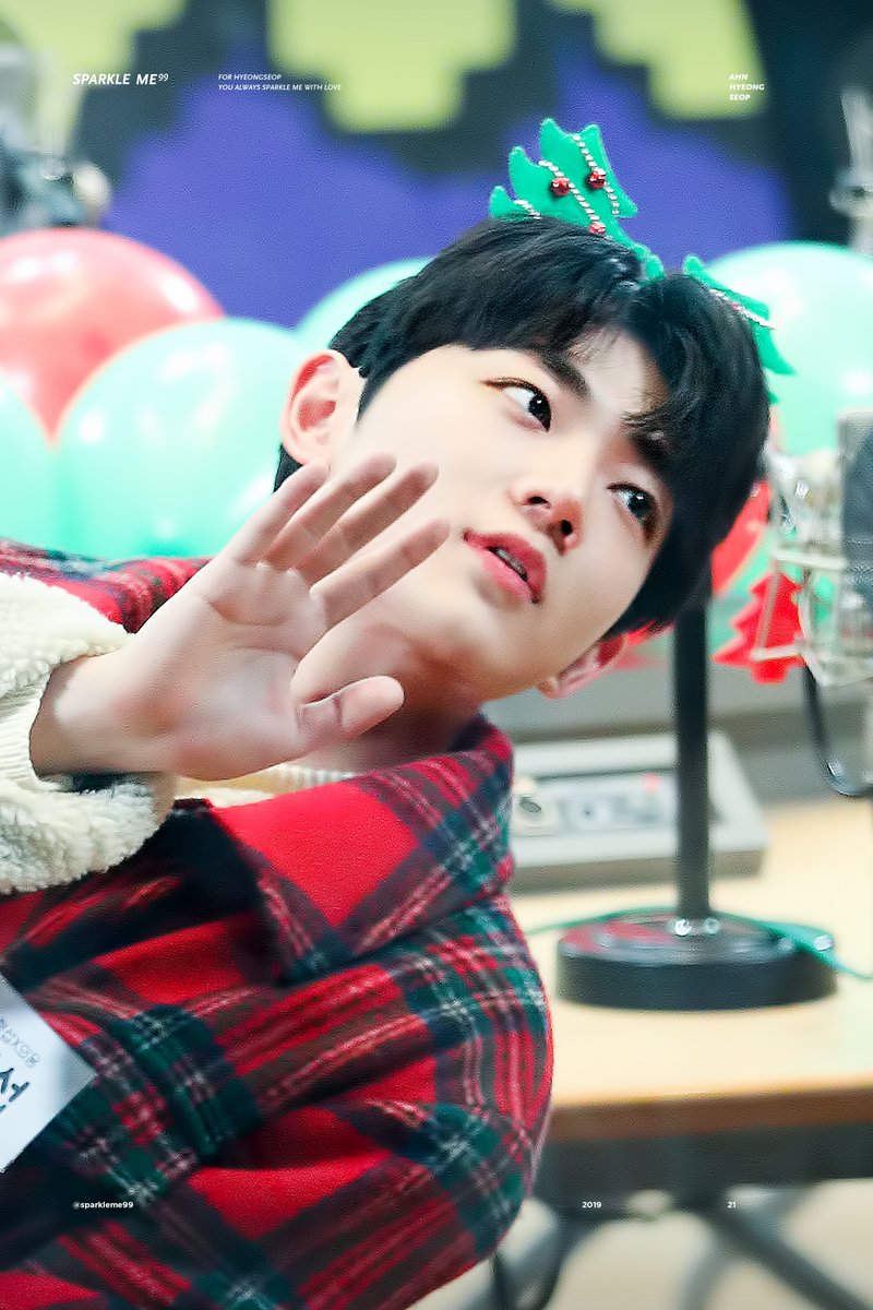 sparkleme99's tweet photo. 191224 아이돌라디오 HQ
#형섭 #안형섭 #형섭x의웅 https://t.co/7ZtmCWdX8V