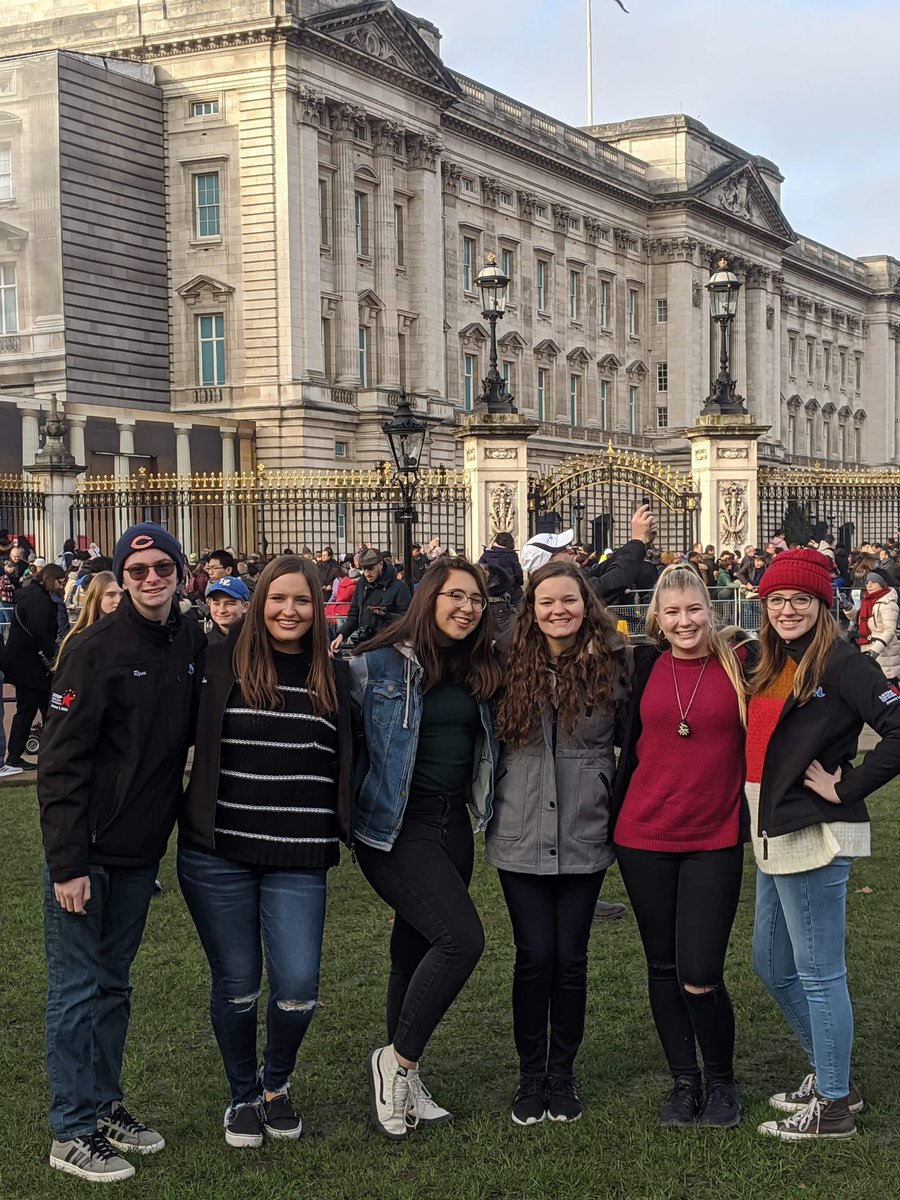 LZHSColorGuard's tweet image. We're having a great time touring London! Looking forward to performing in the London New Year's Day Parade!
