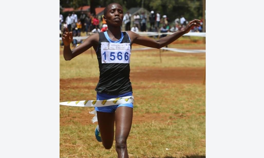 cecile2menibus's tweet photo. Merci Monsieur le Maire #Alexandrejoly et à l’equipe @villehouilles pour cette journée incroyable! #corridapedestre classée au top 5 des compétitions mondiales #athletisme! #DanielSimiuEbenyo, record de l’épreuve, 10kms 27’12’’. https://t.co/hW8C8STn6n