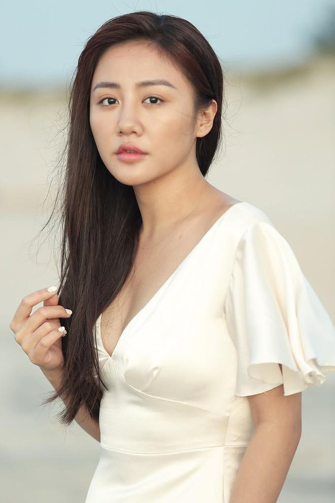 CuoiXe's tweet photo. Văn Mai Hương bị lộ clip nhạy cảm và chuyện khó tin trong showbiz Việt

https://t.co/6ZdCtgRY6K https://t.co/PBTHI2Hmyr