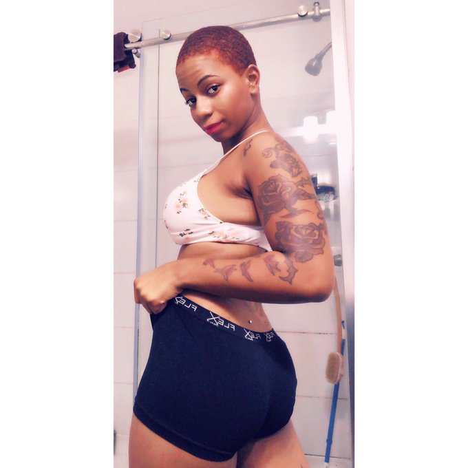 Can I be your personal sexual trainer ? I promise we&rsquo;ll burn calories. 😏 https://t.co/HTRaF6M7Yk