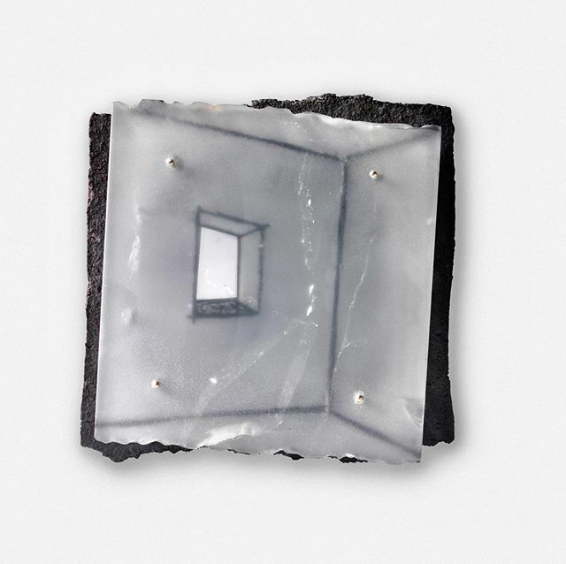 Jewelsinferment's tweet photo. #RenzoPasquale #Italy #Padova
#spilla Empty
#brooch rock crystal, ceramic (gres), white gold, enamel
#quality in #creativity #invitedartist
.
.
Renzo Pasquale studied biology at Padova University, but a casual encounter with a master gemmologist and precious stone cutter se… https://t.co/wQUTYaVLOr