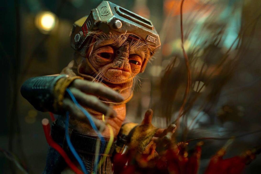 sw_holocron's tweet image. Did you know? Shirley Henderson, who played Moaning Myrtle in the Harry Potter films, played Babu Frik in #StarWars: #TheRiseofSkywalker