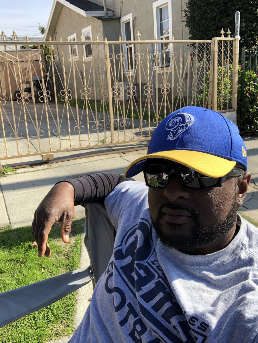 djams32's tweet photo. Tailgating #LARams https://t.co/XRJP33Y3Mm