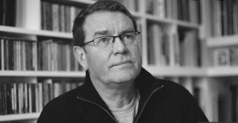 The saddest news ever—Vaughan Oliver, the designer who gave seminal record label 4AD their visual style, has died aged 62. His work was a huge influence for me and it was a privilege to have met him in person. The world is poorer and sadder today... bit.ly/2ZzasCY