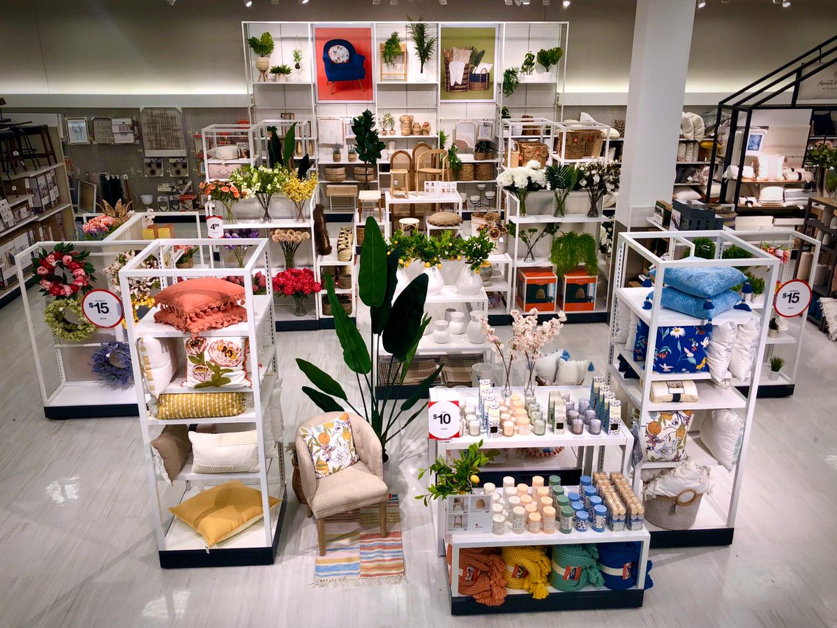 TGTSteph's tweet photo. New Year, New Home!! 💐🌸 It's time to spruce up your home with vibrant flowers and decor. Special Recognition to @JoseI1344, @KaylaT1344, Samantha, and Margarita for the set! #homedecor #visual #spring #target #targetstyle #vml #vmllife #vmlstyle https://t.co/99HrLzEVsz