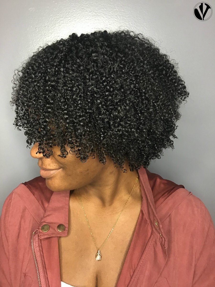 VersusSalon's tweet image. #VersusTipsandTricks : Curls need moisture, always! Committing to twice-per-month steam treatments can change your curls, your wash day routine, and your perspective on your natural curl pattern! 😍  #VersusCurls

#757Hairstylist #VASalon #DMVStylist #HamptonRoadsHair