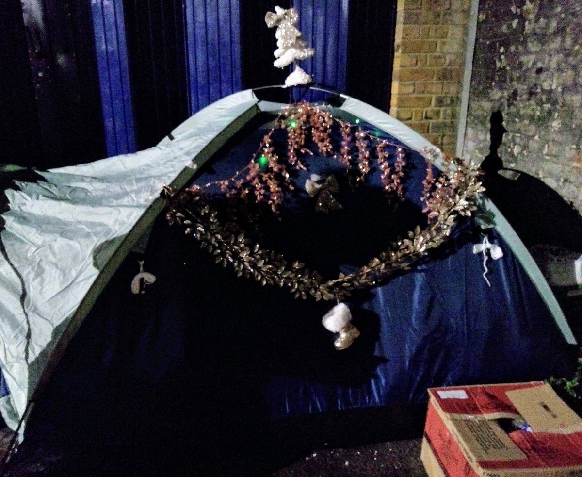 SloughOutreach's tweet photo. #WindsorOutreach @SloughOutreach volunteers are out on the streets of Windsor every Friday, serving our friends in need hot meals, snack packs, winter essentials and warm clothes.
#SloughOutreach #Hope4Homeless
#RaisingAwarenesses #EndHomelessness ๐โค๏ธ https://t.co/Usil7SL1VF