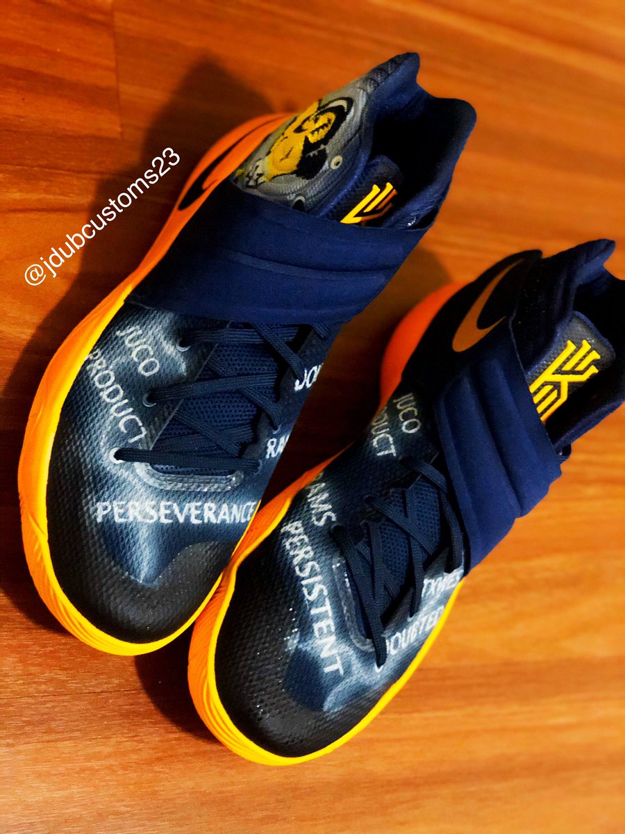 Jdubcustoms23's tweet photo. TxWes Rams Custom🏀🔥 DM me for customs‼️ @AngelusDirect @LadyRamsWBB #Customs #Customshoes #customkicks #shoehead #sneakerhead #shoeart #angulus #anguluspaint #angulusshoes #igkicks #artistsonig #angelusdirect #artistoninstagram #art #jdub #dope #coolshoes #shoesforsale https://t.co/6ppj4lKLzH