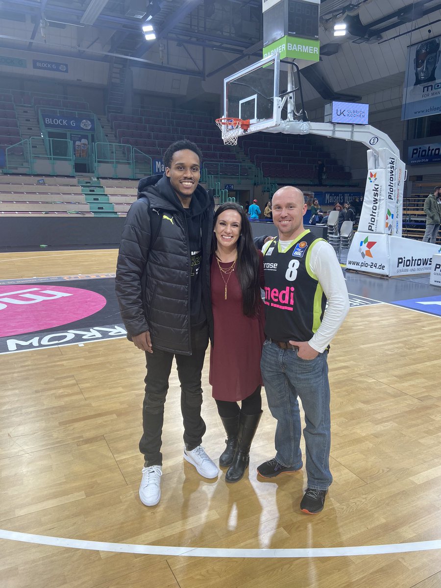 DebiAnnNicole3's tweet photo. Great time celebrating my birthday at the @medibayreuth game! So great to meet @Juice_Woodard and @Emm_Gee05 #itsgoodtobeawoodard #dayafterchristmasbaby https://t.co/Lc7tikEBFl