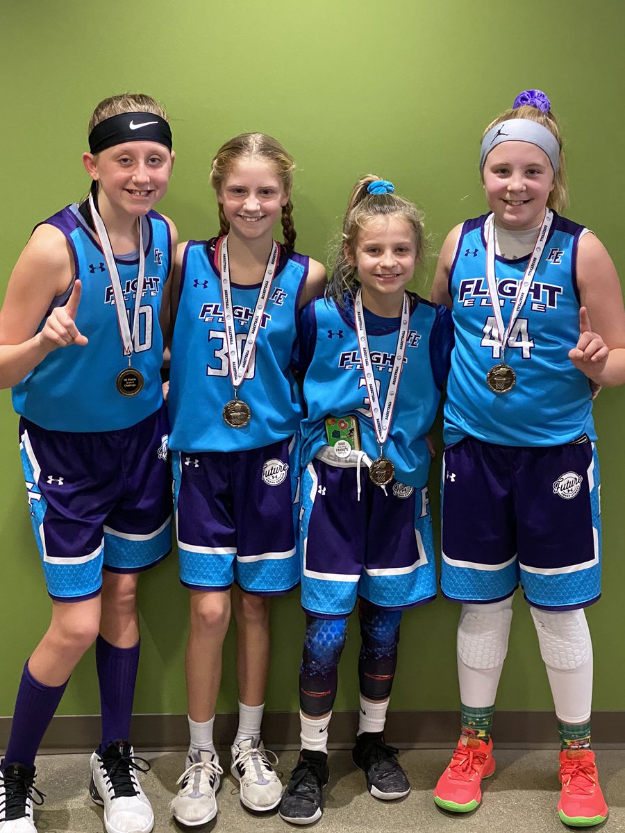 FlightEliteNext's tweet image. 5th Grade Girls getting some Christmas hardware! 🏀🥇