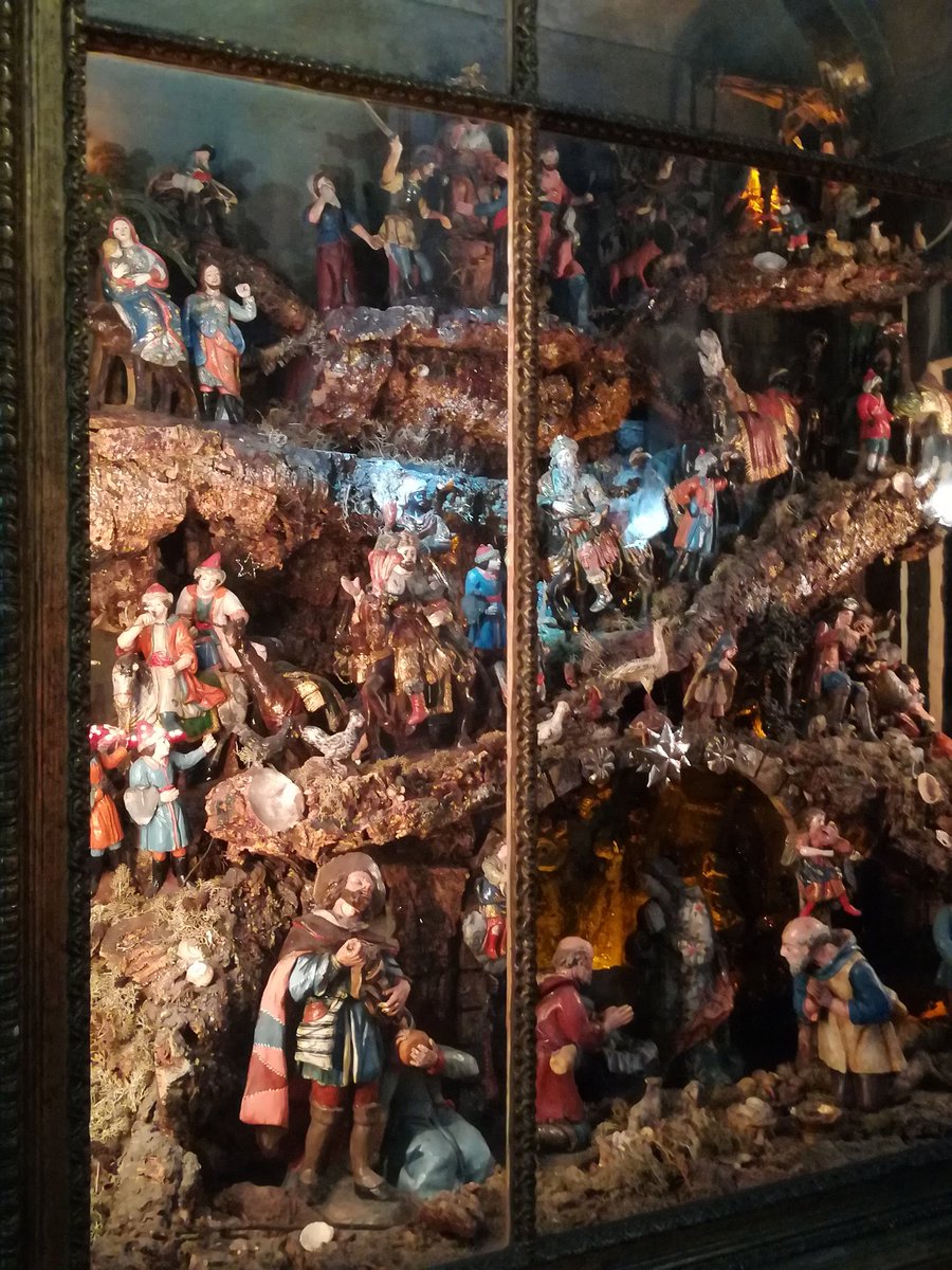 skymanuelima's tweet photo. O presépio da Basílica de Nossa Senhora dos Mártires, depois de ter sido restaurado, encontra-se montado na maquineta original do século XVIII. Algumas das figuras em Terracota terão saído das mãos de Joaquim #MachadodeCastro. #travelphotography #FotógrafoAmador #presepios https://t.co/UHgd2gk1ji