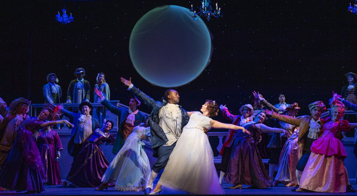 mvvoice's tweet photo. Our A&amp;E Editor Karla Kane looks back at the year in local theater, from @TheatreWorksSV winning a #TonyAward to exuberant musicals and provocative dramas. @PearTheatre @Foothillnews @dragon_theatre @losaltosstage @PaloAltoPlayers https://t.co/VdZJwdrQ3A https://t.co/gy4bpbcjjo