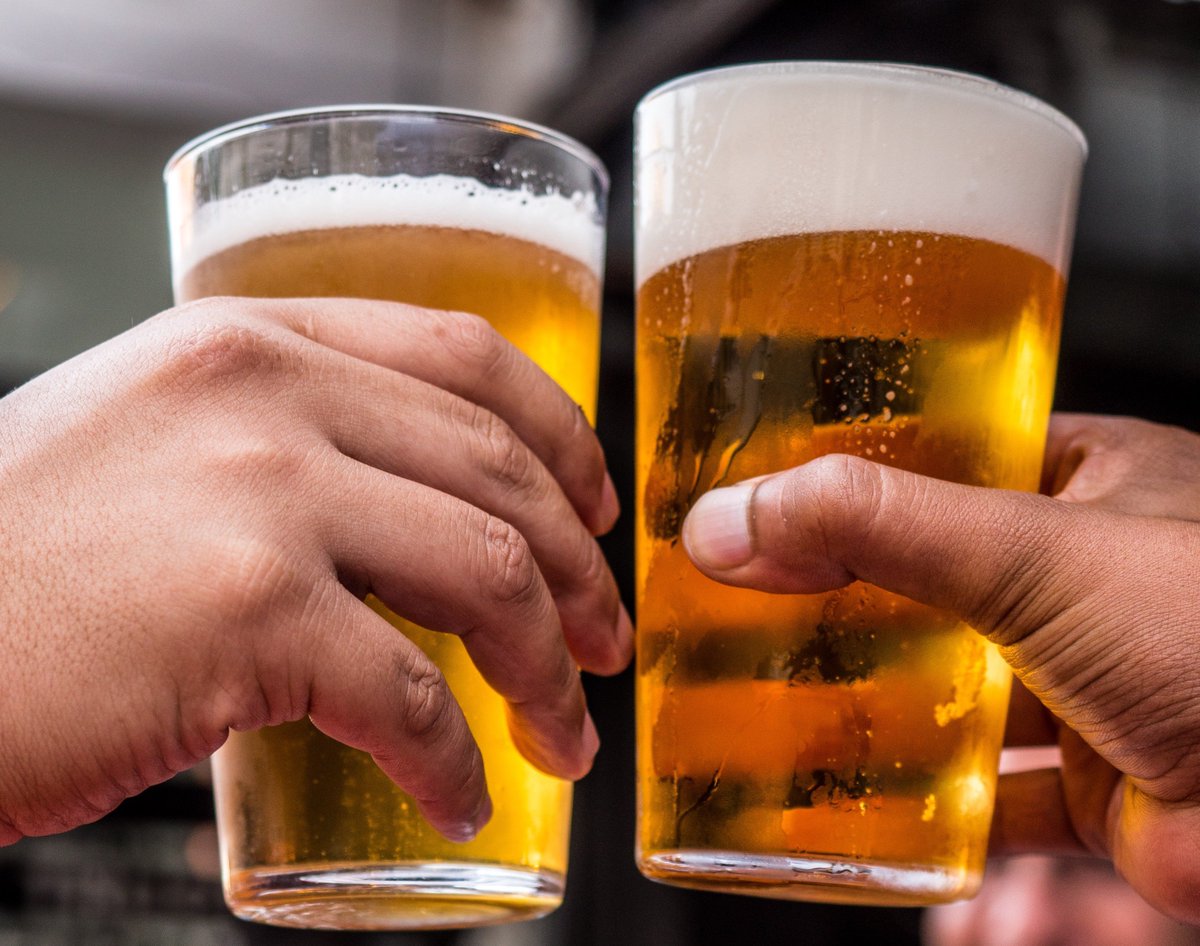 CLUB565LIVE's tweet photo. Watch Pens Game here on 4 tv s with $2.50 Miller Lite , Coors Light &amp; Yuengling 16oz drafts ! Great Seasonal specials too !! https://t.co/IHgq5gWNki