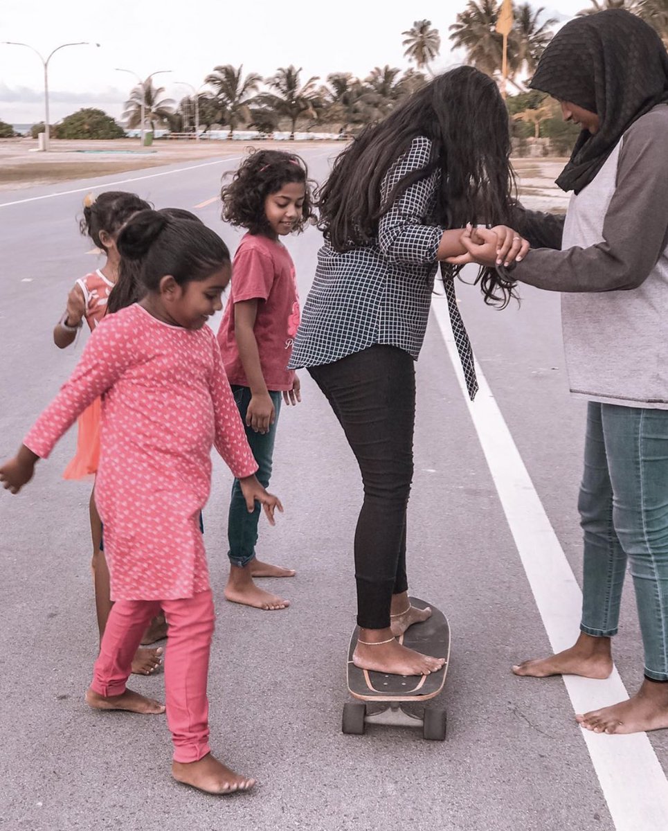 longboardgirls's tweet photo. Never not passing the torch 🔥
Mariyam in Maldives getting the new generation on board
📷 Naajy Naeem
#longboardgirlscrew https://t.co/1QtCq4vxyu
