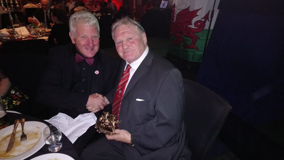 🏅 HONOUR | #WalesRL president and <a href="/WarringtonRLFC/">Warrington Wolves</a> Hall of Fame member Mike Nicholas has been awarded an MBE in the #NewYearsHonoursList.

👏 Mae Mike Nicholas wedi derbyn MBE ar y Rhestr anrhydeddau'r Flwyddyn Newydd.

👉 wrl.wales/mike-nicholas-…

#FutureIsBright #rugbyleague