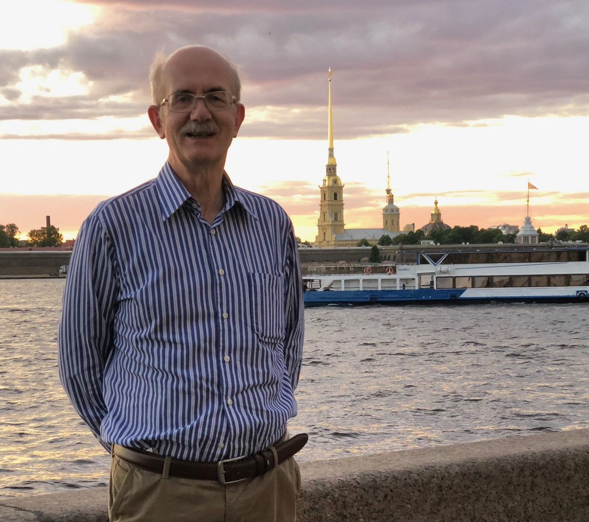 🎖️👏 Congratulations to Consultant Physician in Medicine Dr Anthony White who has been recognised in this year’s New Year’s Honours List. Dr White, who works at Wrexham Maelor Hospital, has been recognised with a British Empire Medal (BEM) for his services to Medicine in Wales