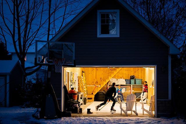 SarahMBirkett's tweet photo. Une ligue de garage, littéralement.
En affectation pour @lp_lapresse 
__
#LaPresse #hockey #quebec #wethenorth #onassignment #canada https://t.co/aDfrtKz38I https://t.co/r8Hw7iABwo