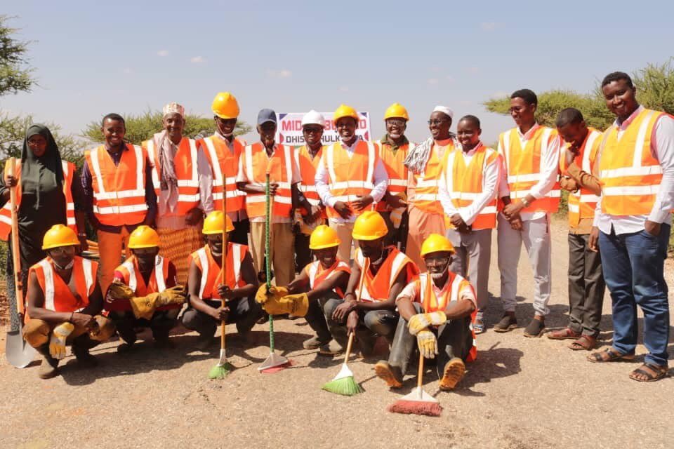 GalmudugDev's tweet photo. #Guriel - #Dhusamareb roadway, part of #Somalia’s main highway connecting the north and south, is currently under rehabilitation through community-centered initiative.

The road has been maintained through similar community initiatives in the past.  #Guriceel #Dusmareb #Galmudug https://t.co/haIkbv720M