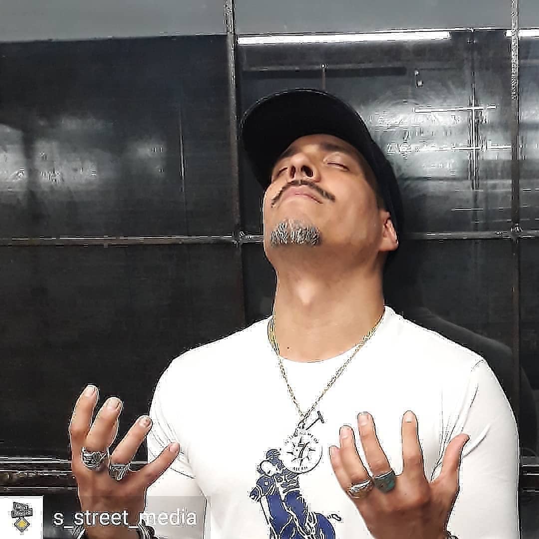 SSTREETMEDIA1's tweet photo. THE POWER WRITE SHOW WITH HOST @SUNEZ ON @S_STREET_MEDIA WILL BE AIRING ON FRIDAYS. SO MAKE SURE YALL TUNE IN TO THE GODS NEW TIME. FRIDAYS WILL NEVER BE THE SAME- #SSTREETMEDIA #1718COLLECTIVE #MADE4KINGZ #CODMUSIC #JUNE457 #WORLDWIDE #UNIVERSAL #HIPHOP #NYC #AUDIOMACK #YOUTUBE https://t.co/4RyonQvyRh