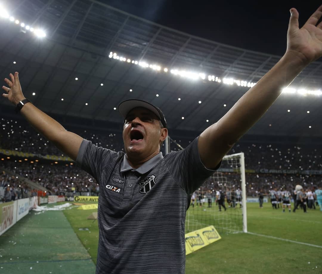 FootwayGroup's tweet photo. #1 | SELEÇÃO DA DÉCADA

🔝📸 Marcelo Chamusca é eleito o melhor técnico do Ceará entre 2010 e 2019

📝🏆 Everson; Samuel Xavier, Luiz Otávio, Fabrício e Vicente; Richardson, João Marcos e Ricardinho; Magno Alves, Arthur e Mota. DT: Marcelo Chamusca

INFO📲 https://t.co/bpX2vIDic2 https://t.co/zfxrRNXIBt