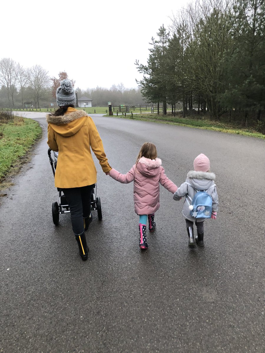 PakulaMark's tweet image. Definitely going to do more walking next year, good for the soul. Wintery walk with the fam and somehow none of the children fell over 🙌 #FridayFeeling #FridayMotivation #ReWilding