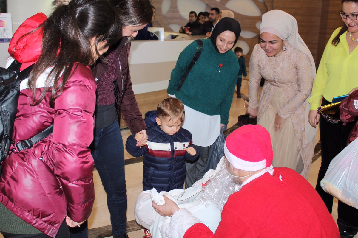 medipolcevre's tweet photo. Çevre Kulübü olarak Onkoloji hastası çocuklarımızın yüzlerinde gülümseme sebebi olmak için Medipol Mega Hastanesi’nde düzenlediğimiz yılbaşı partisinde güzel anılar biriktirdik. https://t.co/zku0X77RJy