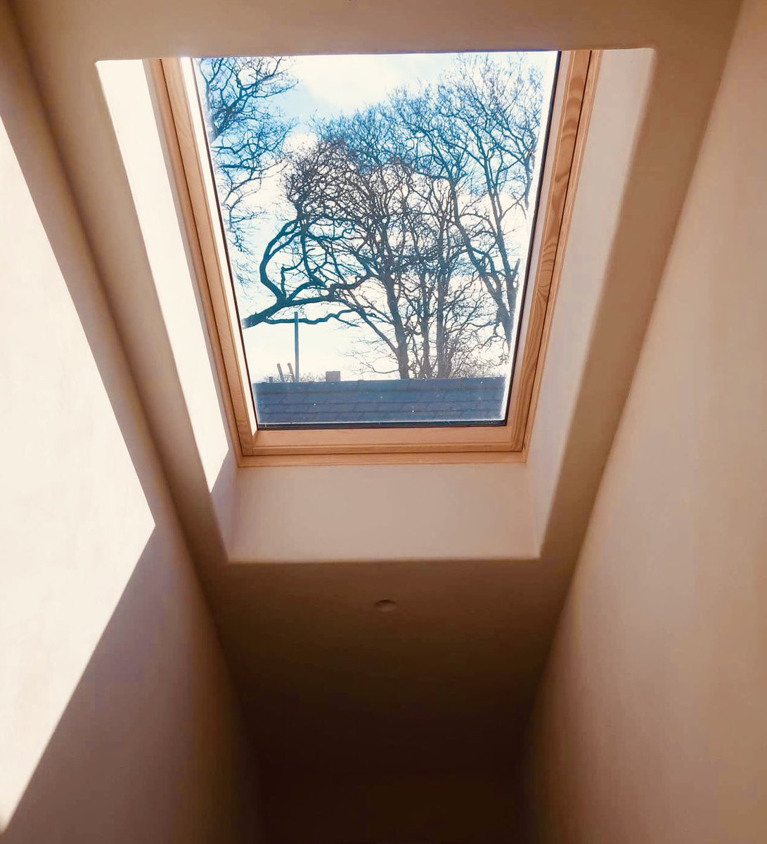 UKClayworks's tweet image. #retrofitfirst historic farmhouse conversion in Cornwall. Owners demanded a sustainable, healthy home with maximum use - and re-use - of natural materials and natural light. #breathable #clayplaster #healthy