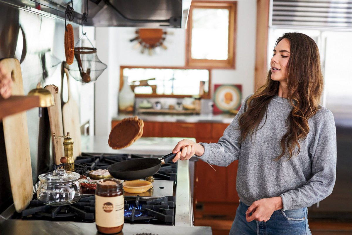 UK_MYOB's tweet photo. Wellness Brand Moon Juice Has Plenty of Haters -- and Its Founder Is Cool With That https://t.co/2YNOZhGBCs https://t.co/NddrTVjoSw