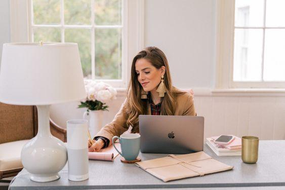 desicrowley's tweet photo. Want to generate more money? Then here are some #tips! Read my blog here: https://t.co/2FeKDOc5mM

#Revenue #Business https://t.co/ExYavoJOII