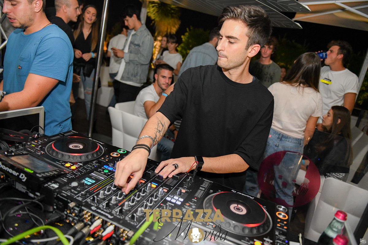 PluswellGlobal's tweet photo. Closing party Terrazza Movida

Photo_3 https://t.co/c9MgurKlu9