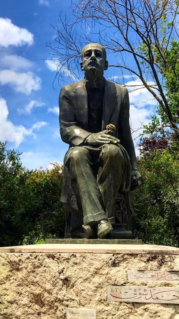 3 نسخ من تمثال أحمد شوقي فى القاهرة وروما.. ما القصة؟