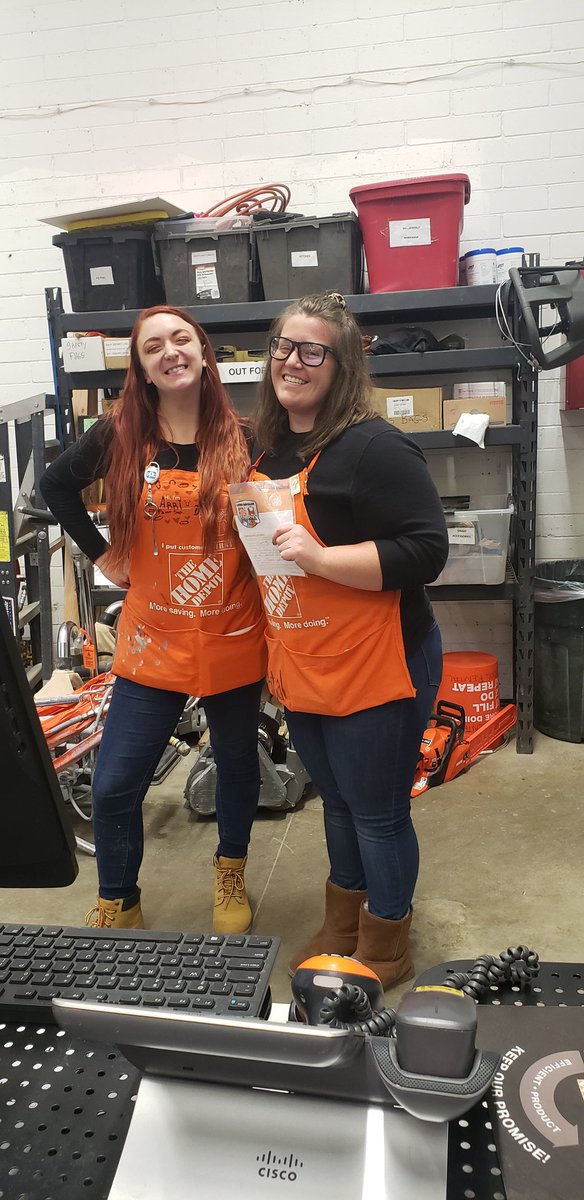 ArrielleLadd's tweet photo. Amazing jobs to these associates who helped unload our truck on Christmas Eve!! You guys rock!! 2731 Strong!! @DorionJackson  @MatthewStone422 @rmarl17 @CLevitan17 @THDMadisonHTS @KeyataHouston @McFarrenGary @HouleHeather https://t.co/JdZoaJ7xOA