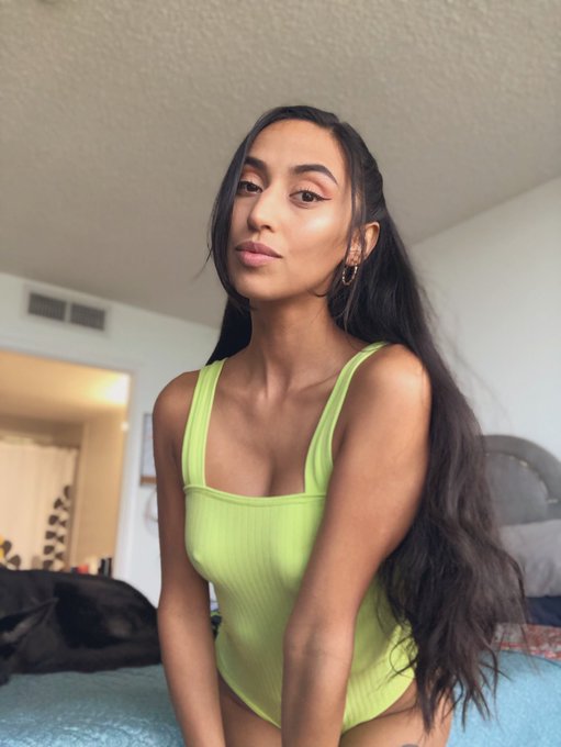 I&rsquo;ll be online today at 3pm est 🥝 will you hang with me pretty please 💕 Sam got me the new lush for Christmas<a href="/tag/chaturbate"class="tags"><span>#chaturbate</span></a>