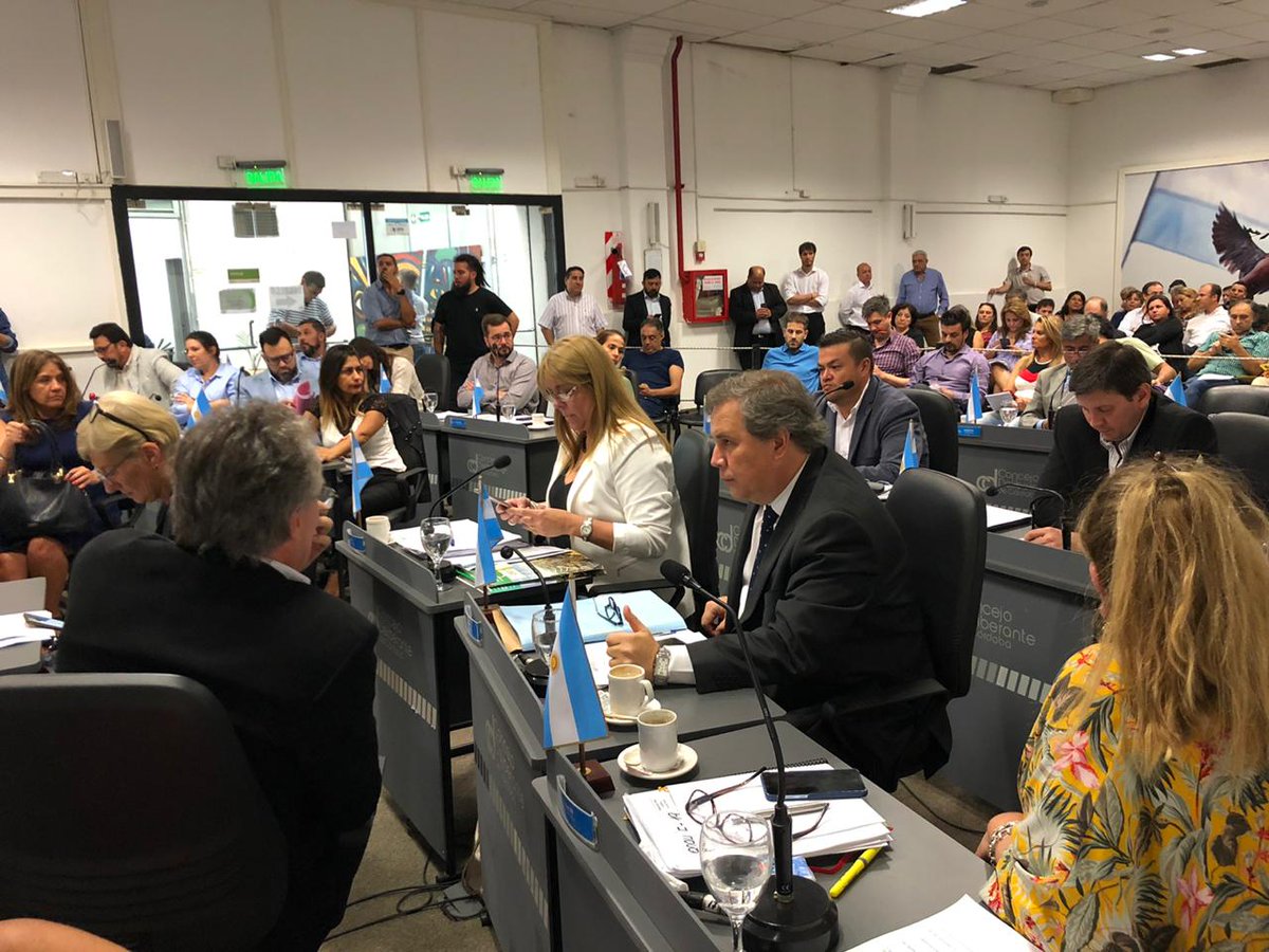 CeciAro's tweet photo. En el @ConcejoCba rechazamos la Declaración de la Emergencia económica, financiera, administrativa y social del Municipio. https://t.co/WGW7cgisL2