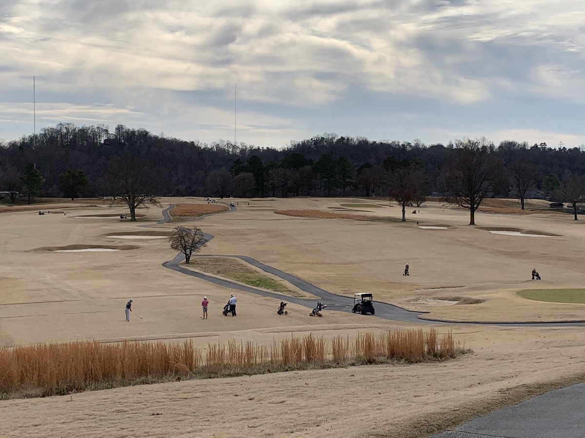 HolstonHillsCC's tweet photo. It’s December 27th, everyone is over LEFTOVERS and Hallmark Christmas movies. No wonder the Holston Hills Country Club golf ⛳️ course is buzzing. It might also have something to do with the 60+ degree weather. #Holstonhillscc #Mcconnellgolf #ShortsInDecember https://t.co/n6paginHyV