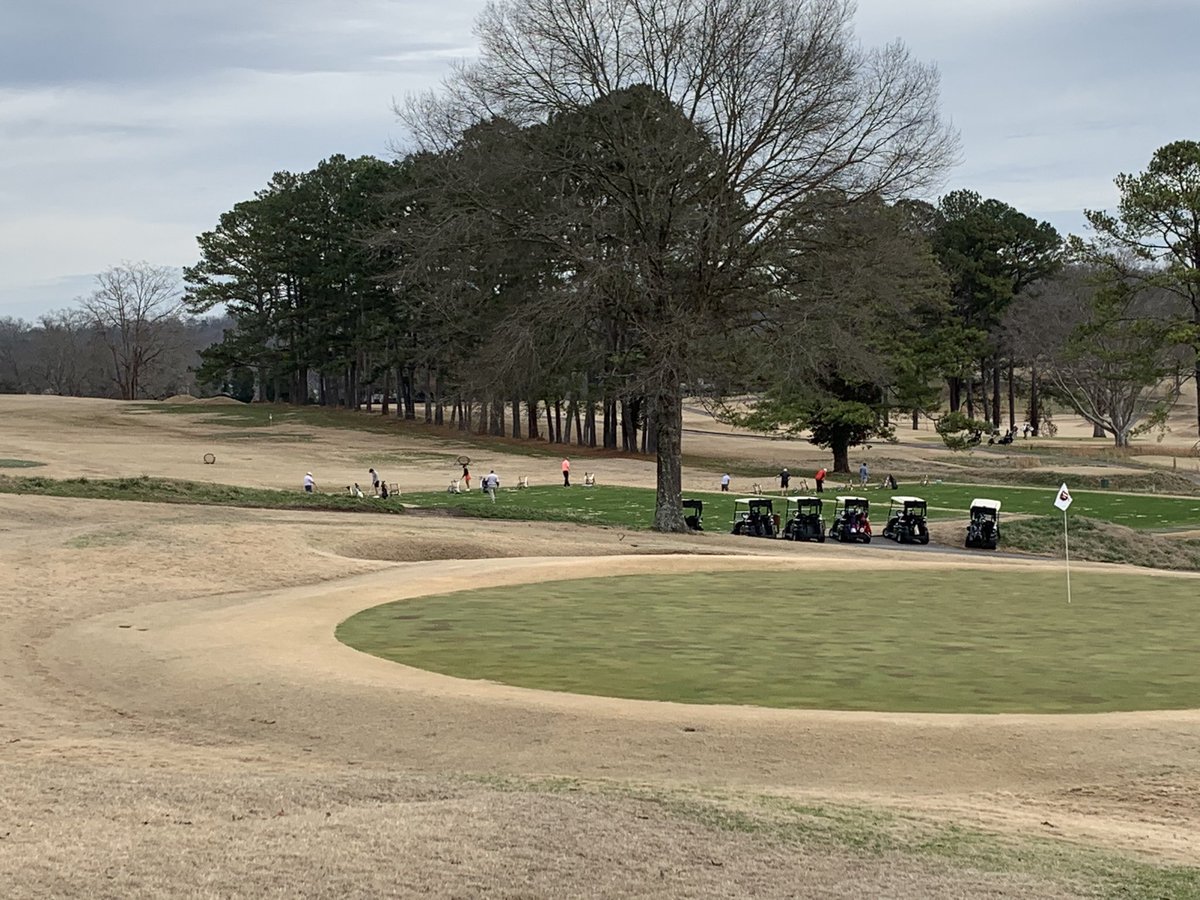HolstonHillsCC's tweet photo. It’s December 27th, everyone is over LEFTOVERS and Hallmark Christmas movies. No wonder the Holston Hills Country Club golf ⛳️ course is buzzing. It might also have something to do with the 60+ degree weather. #Holstonhillscc #Mcconnellgolf #ShortsInDecember https://t.co/n6paginHyV