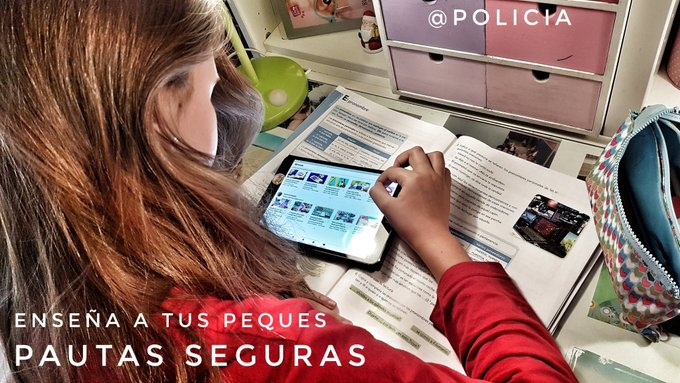 policia's tweet photo. Si los más pequeños tienen nuevos #Dispositivos online trata de acompañarles mientras navegan para poder compartir impresiones y explicarles los peligros de #Internet 

Así, si algún día tienen un problema en la #Red, también acudirán a ti https://t.co/cD7vwA3wUG
