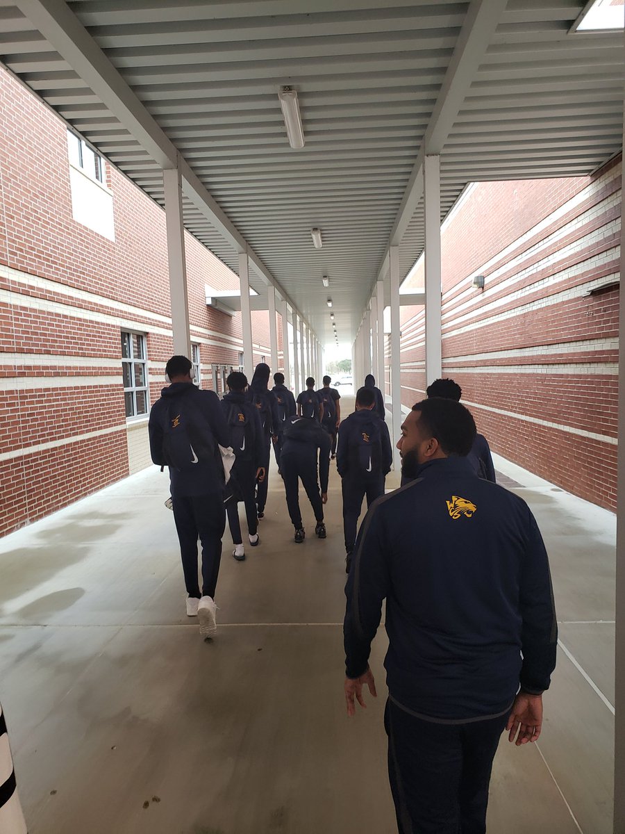 Spacegh1's tweet photo. Game day vs Bellaire High School
#allinon3
#GambleClassic https://t.co/Dbqq1M7c60