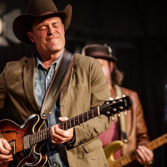 LRPOfficial's tweet photo. ONLY A FEW TICKETS REMAIN for my 2nd Annual "LRP &amp; Friends" year-end bash Sat. nite 12/28 at @FranklinTheatr in Franklin, TN w/ special guests #AnsonFunderburgh &amp; @swjames ... we'll help you bring '19 to a fitting end &amp; get your '20 started just right! 🎟️: https://t.co/rw1yhUjugs https://t.co/iBa3ioJxrd