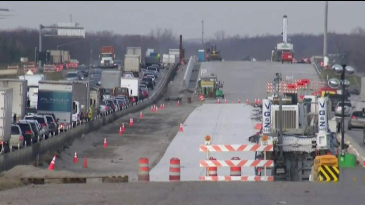 Whiting_Law's tweet photo. Lanes shift onto new pavement on I75 in Oakland County today! https://t.co/aztRSx2Tp6 https://t.co/XYYNo7Cpaj