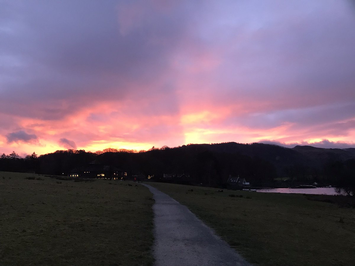 cyderdog1's tweet photo. Stunningly beautiful breaking dawn this  morning over the Hills of Keswick https://t.co/wlD3JGas3g