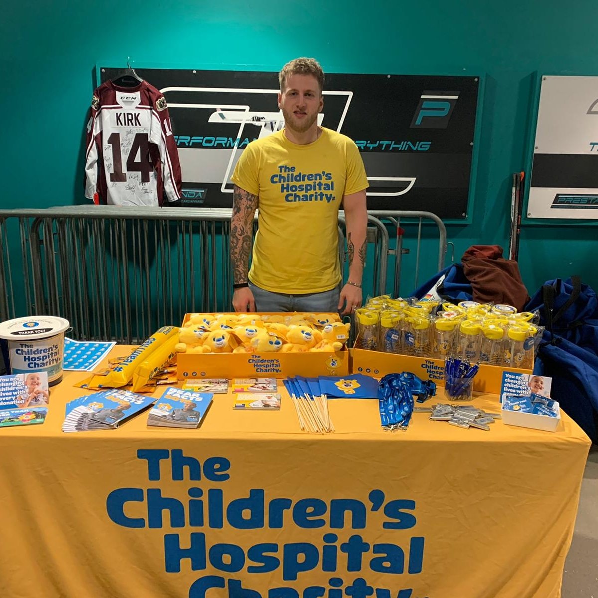 SheffChildrens's tweet photo. Tonight we're at the sixth annual #christmasclassic ice hockey tournament! 🏑

46 players, aged from 4 to 45 years old, are taking to the ice as they bid to reach a cool £100,000 raised for our hospital! https://t.co/nMdbVB2oG8