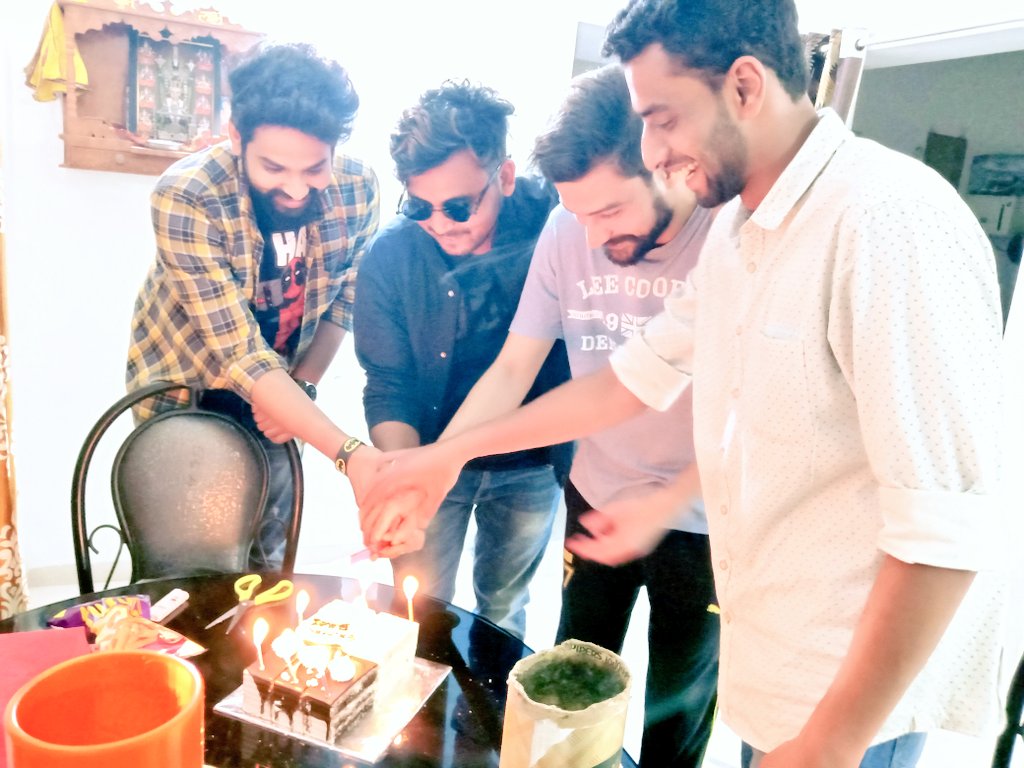 CraxyGabru's tweet photo. @BeingSalmanKhan  Many Happy returns of the day Salman Bhai..!! May be one day I will celebrate with you! 🎂🥂 

👊✌️ https://t.co/iV8L6ZCGLz