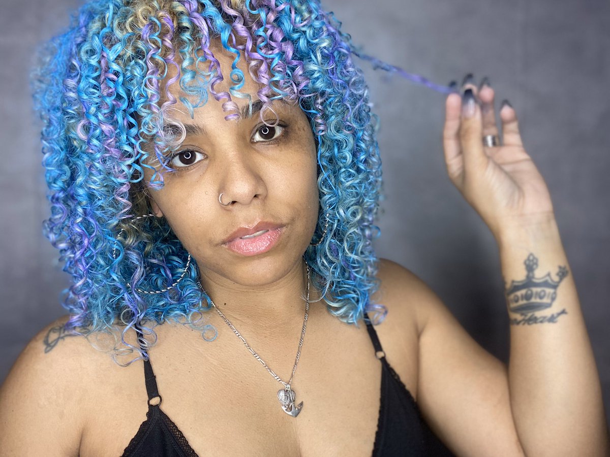 _Jojo_Linette_'s tweet photo. Playing with #hairpaintwax 
This has become my new obsession because I can play with color and won’t damage my curls 💙💜 
#curlyhair #bluecurls #purplecurls https://t.co/rl9tvjyJ4t