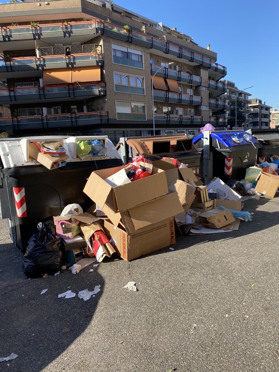 vcatalucci's tweet photo. Roma sotto le feste è veramente magica 💫 https://t.co/4wLL83wS92
