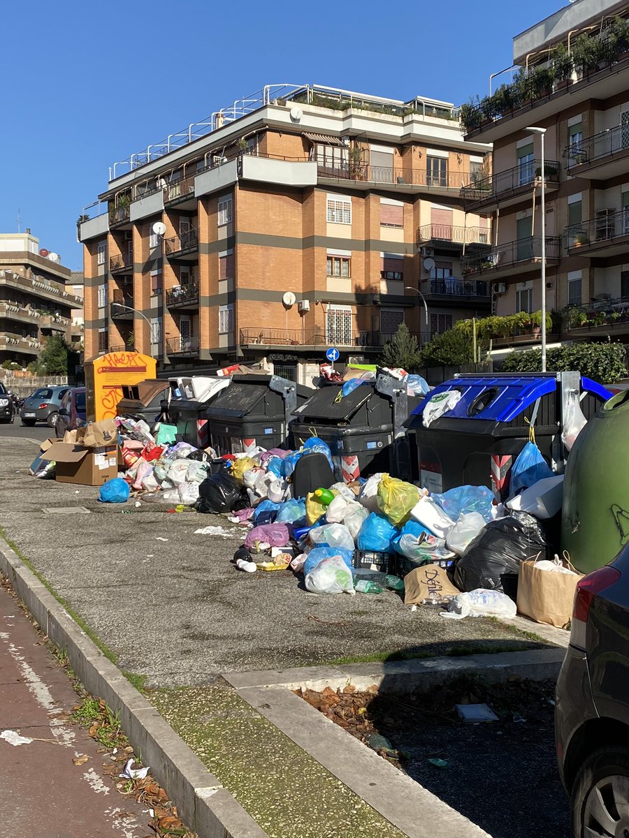 vcatalucci's tweet photo. Roma sotto le feste è veramente magica 💫 https://t.co/4wLL83wS92